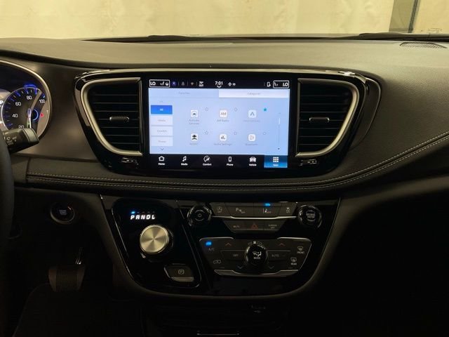 2026 Chrysler Pacifica Select - Photo 17