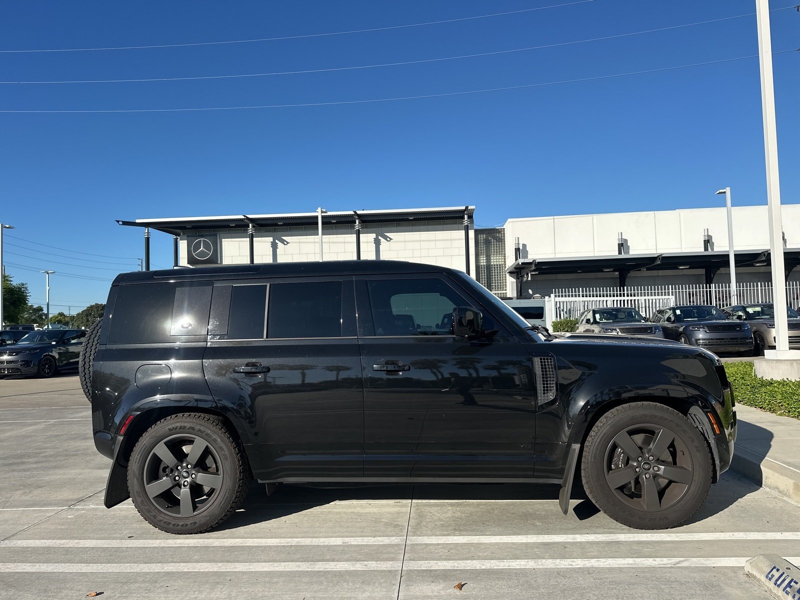 2024 Land Rover Defender 110 V8 photo 2
