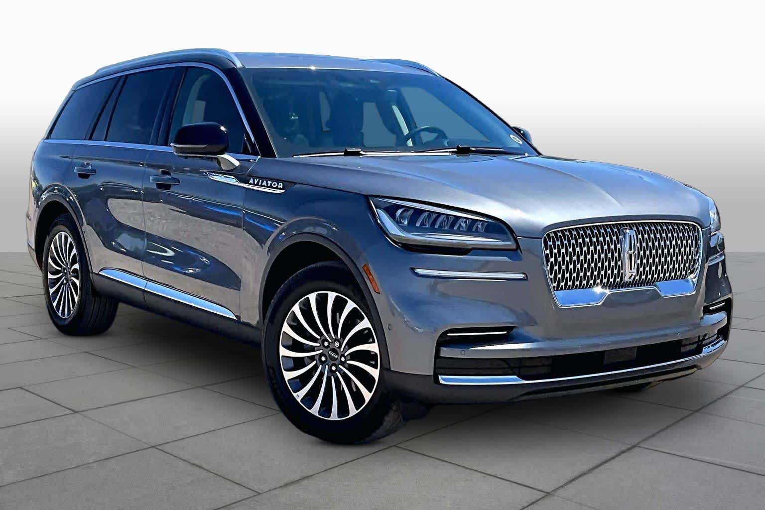 Used 2024 Asher Gray Metallic Clearcoat Lincoln Reserve image 2