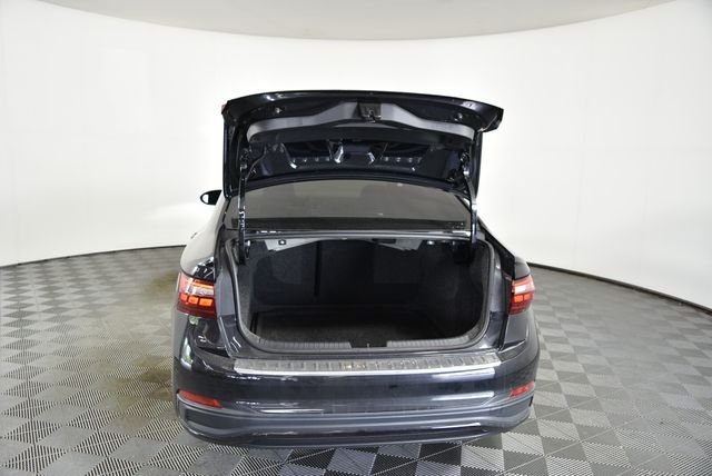 Used 2023  Volkswagen 1.5T Sport image 32