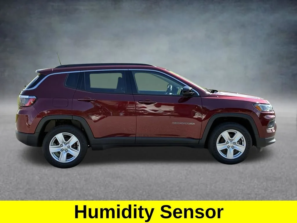 Used 2022 Red Jeep Latitude image 7