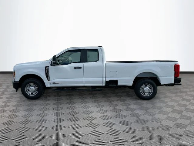New 2026 Oxford White Ford XL image 3