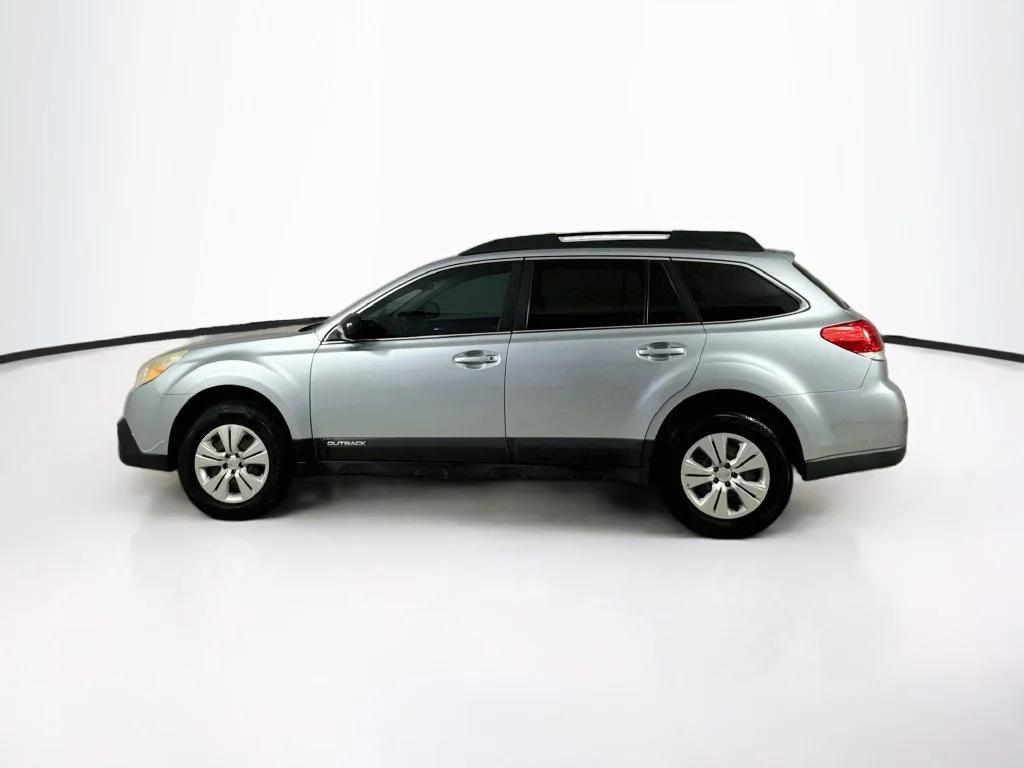 Used 2013 Silver Subaru 2.5i image 4