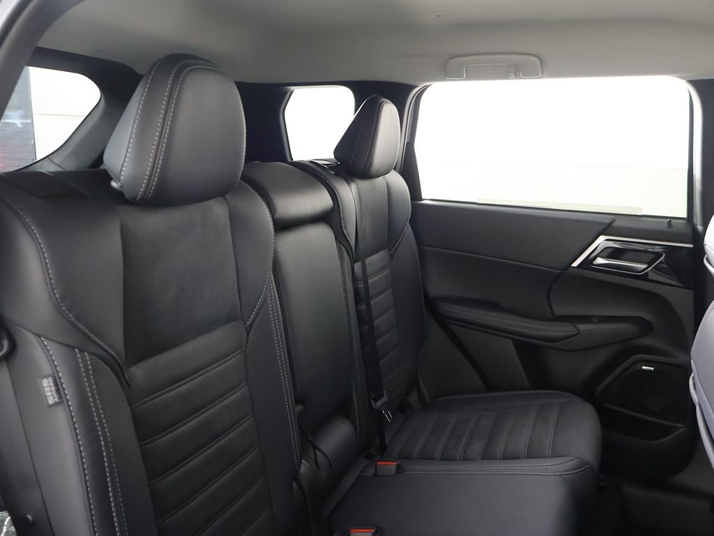 New 2026 Gray Mitsubishi SE image 32