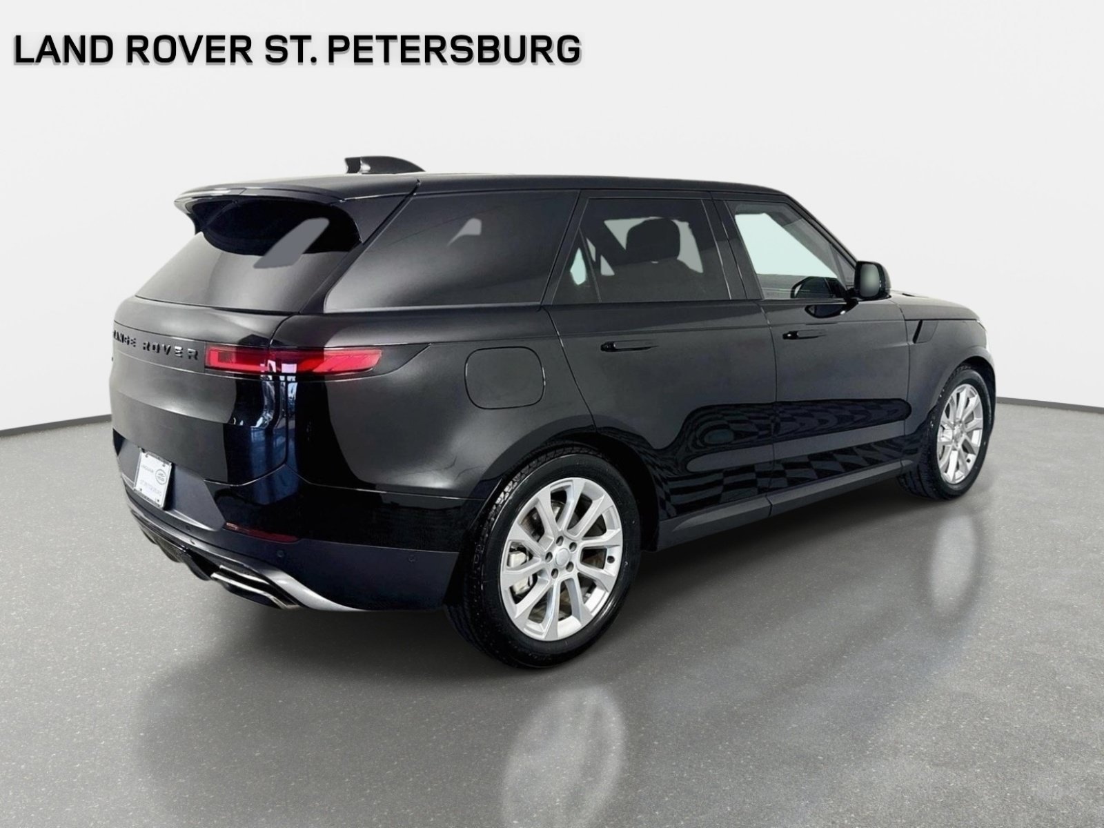 Used 2025 Santorini Black Metallic Land Rover SE image 5