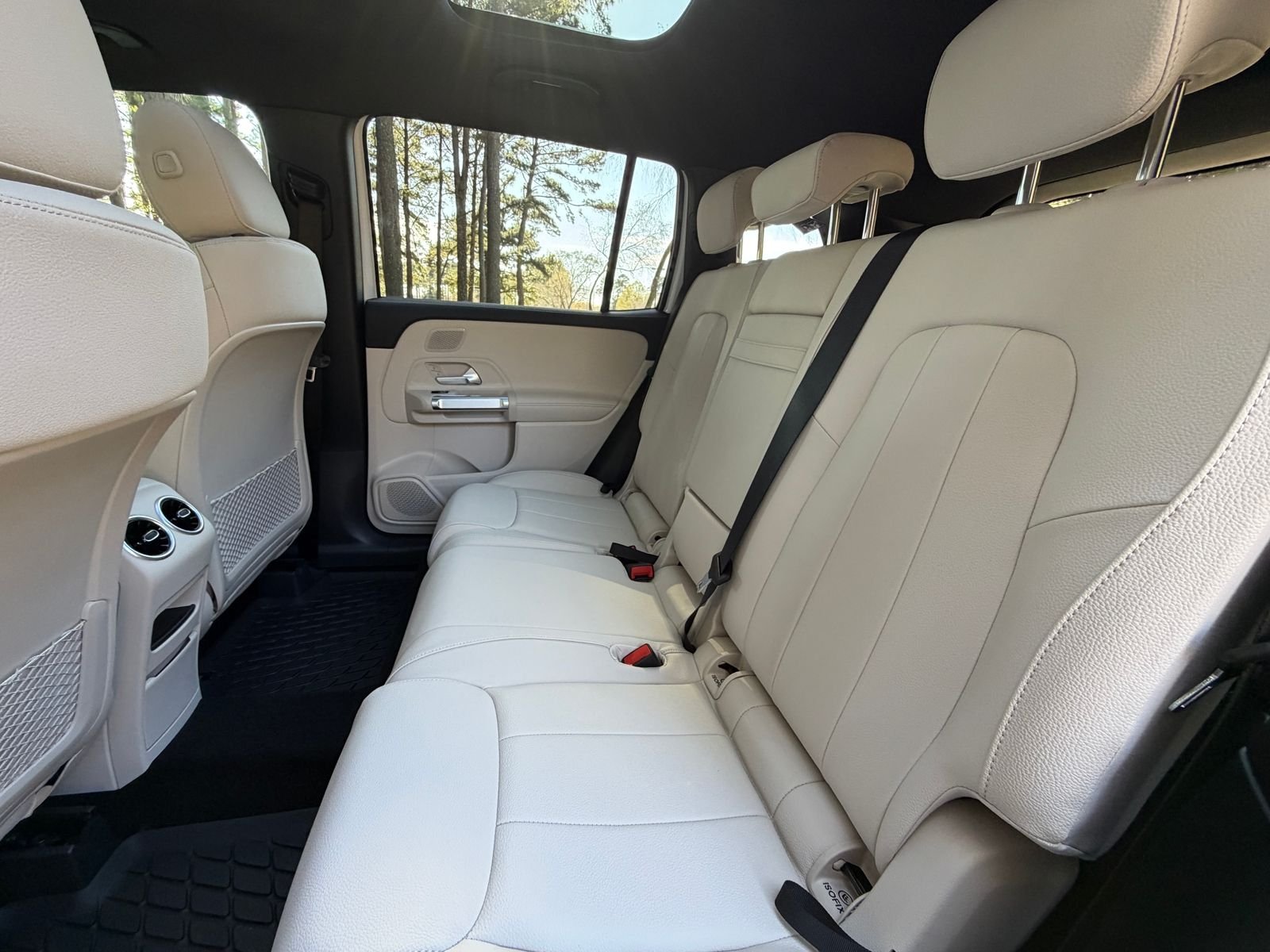 New 2026 Polar White Mercedes-Benz GLB 250 image 13