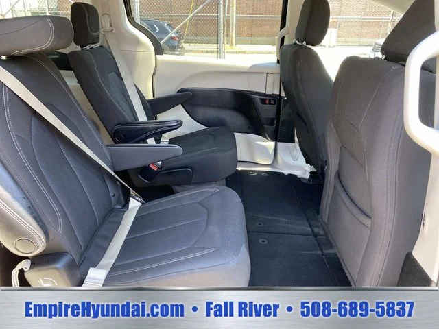 Used 2023 Black Chrysler LX image 21