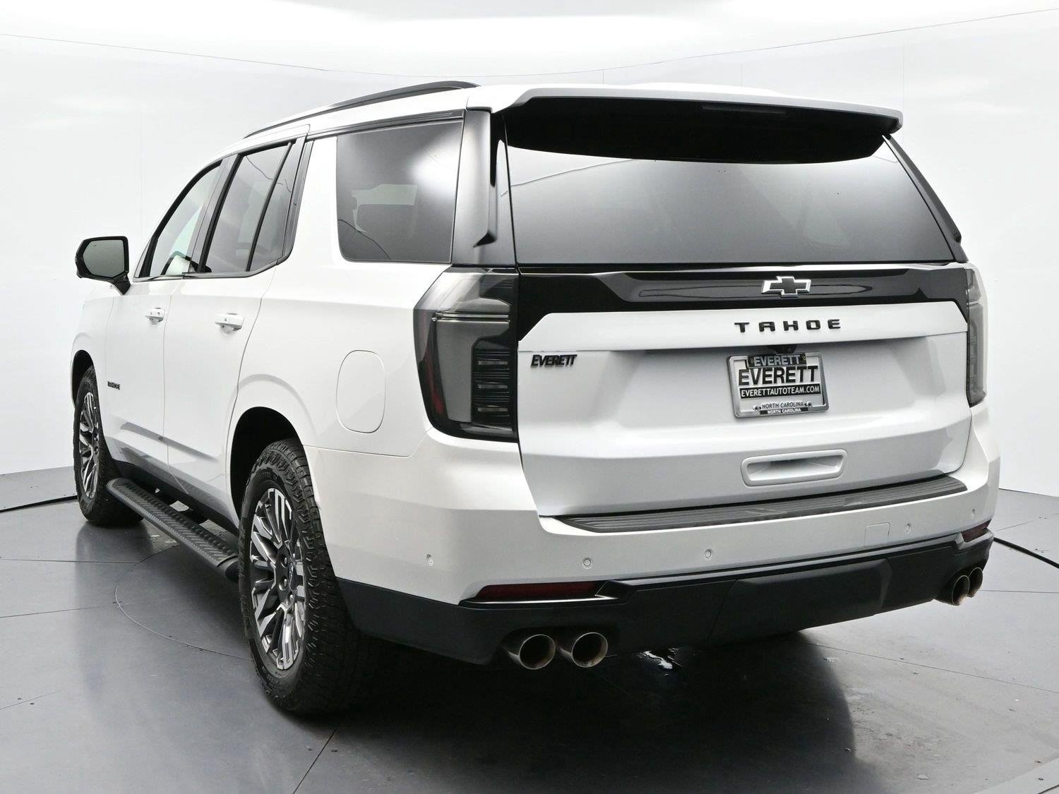 Used 2025 Iridescent Pearl Tricoat Chevrolet Z71 image 5