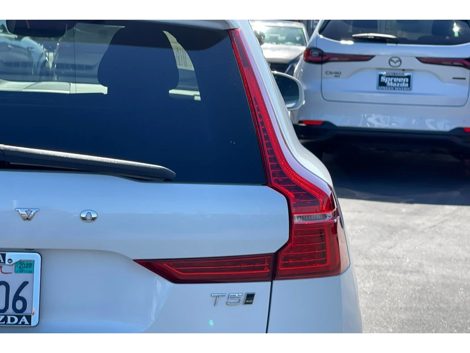 Used 2018 Ice White Volvo Momentum image 49