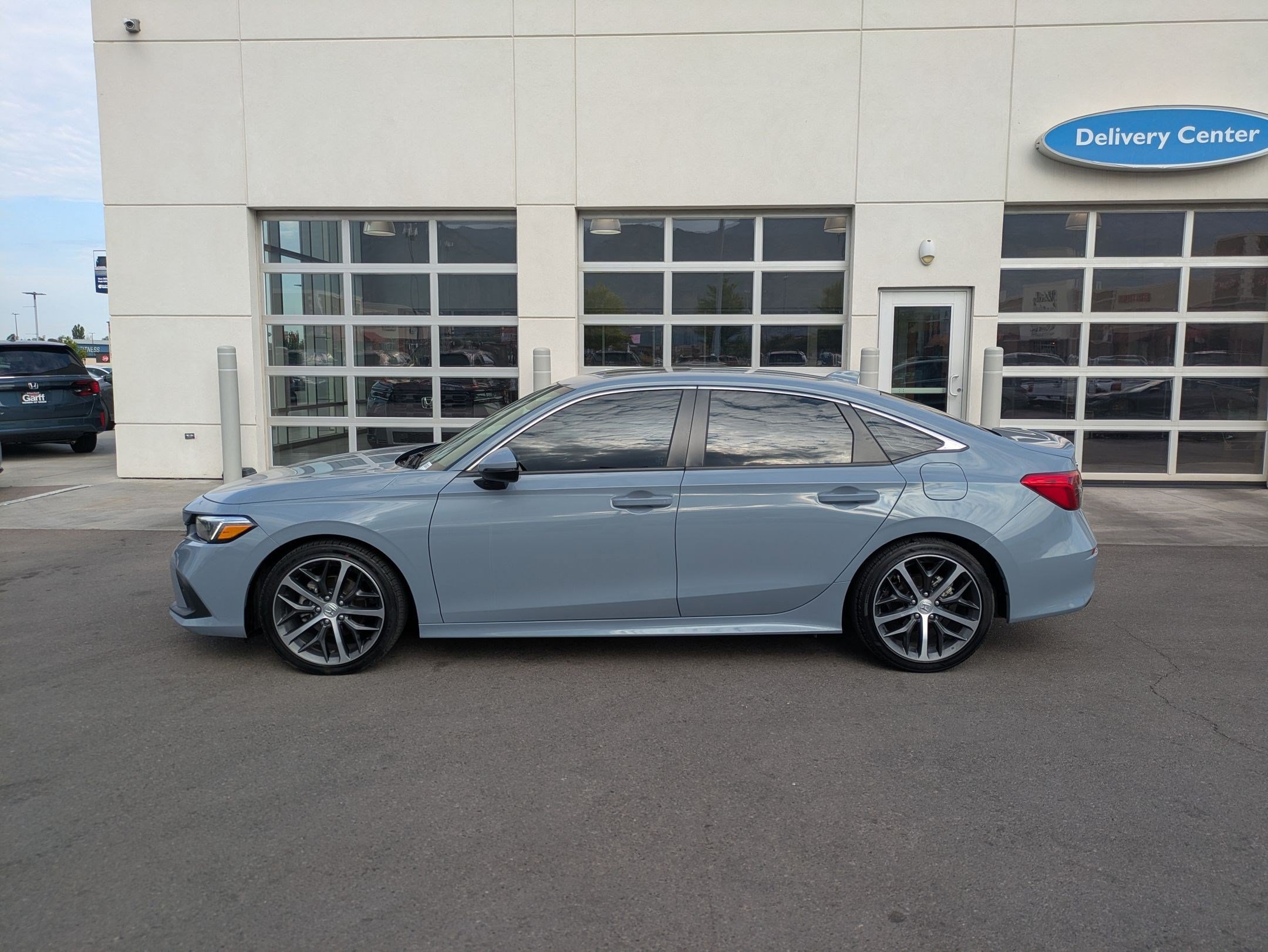 Used 2024 Sonic Gray Pearl Honda Touring image 7