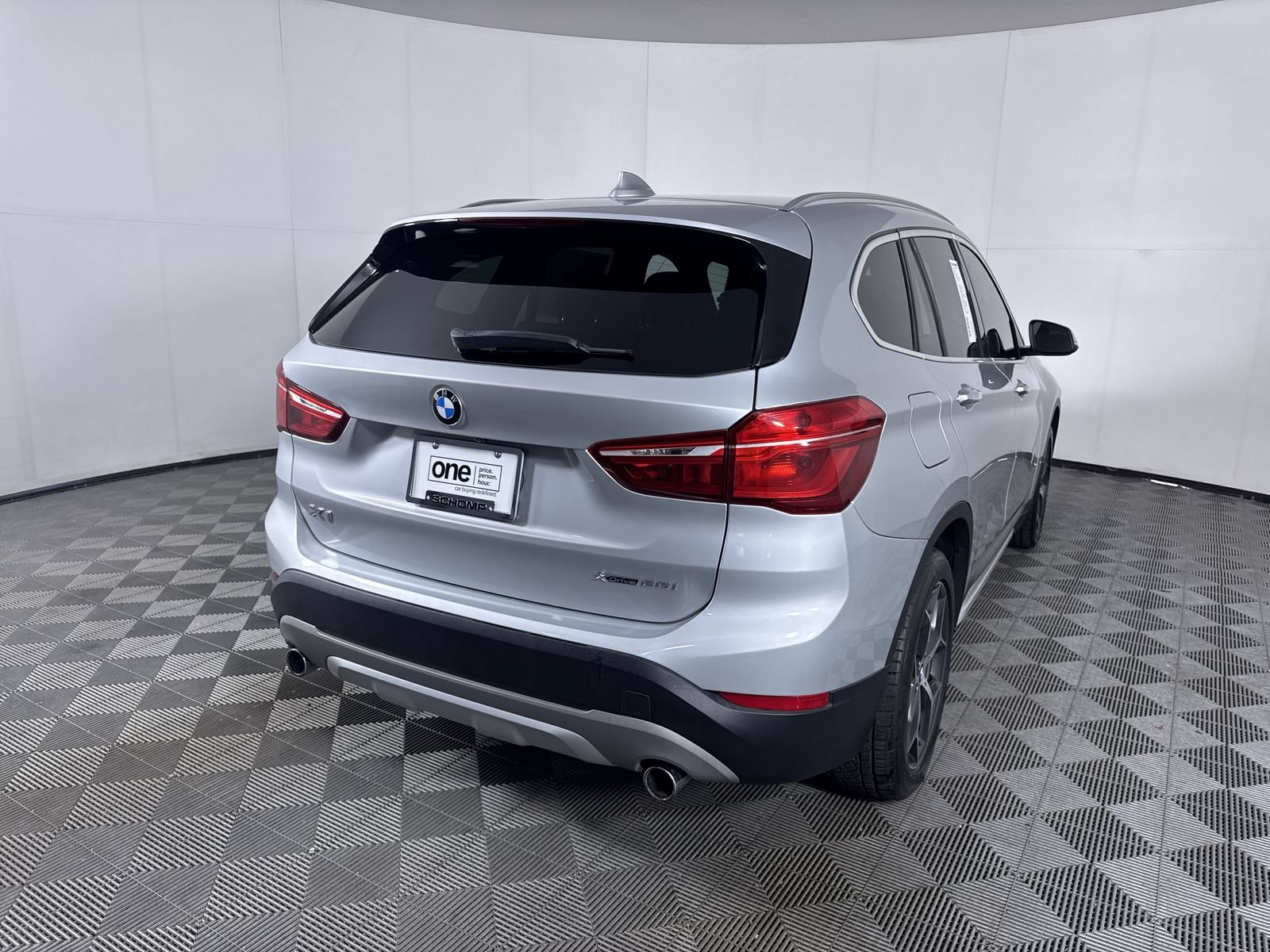 Used 2018 Glacier Silver Metallic BMW xDrive28i image 22