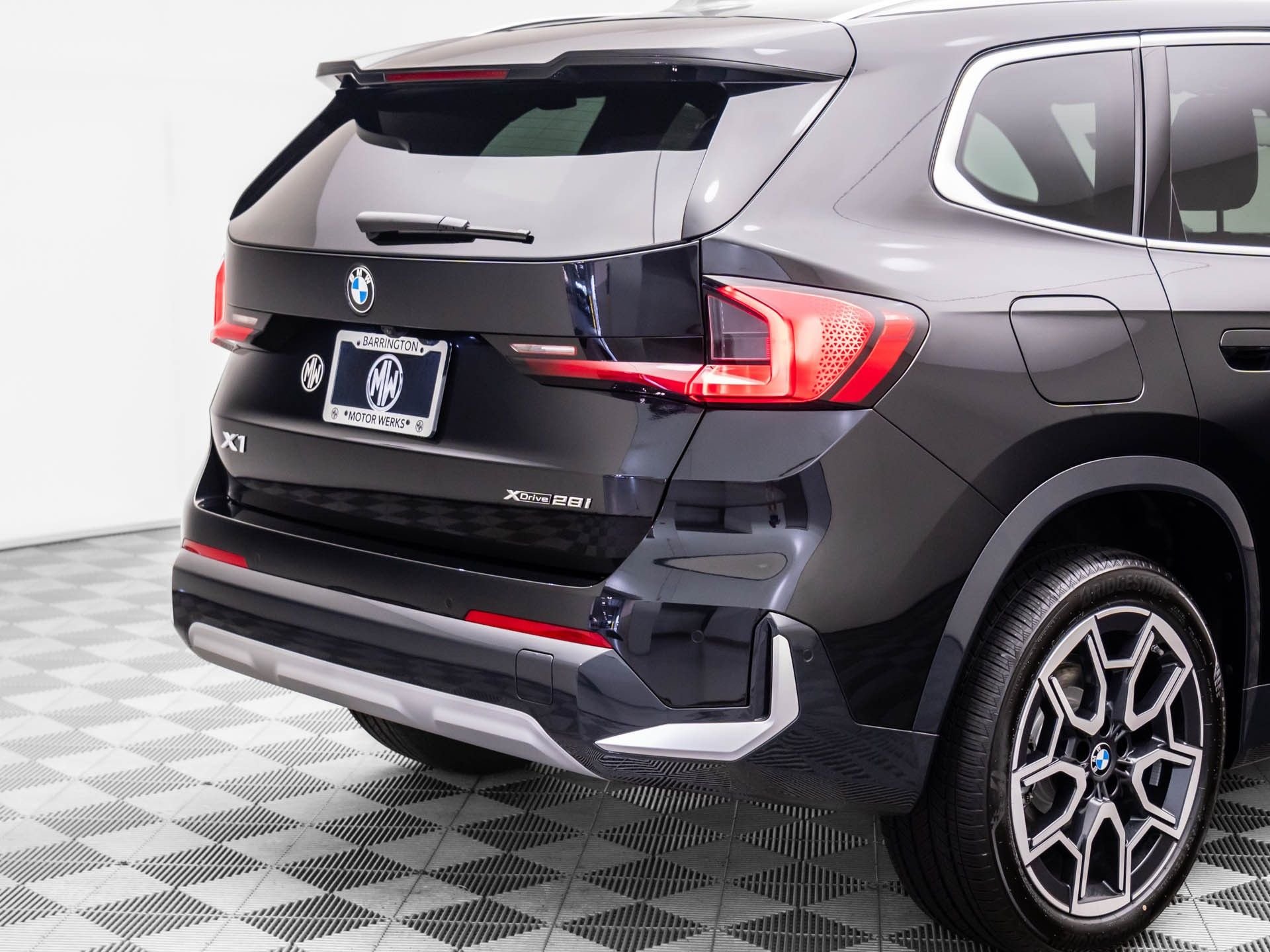 New 2026 Black Sapphire Metallic BMW xDrive28i image 31