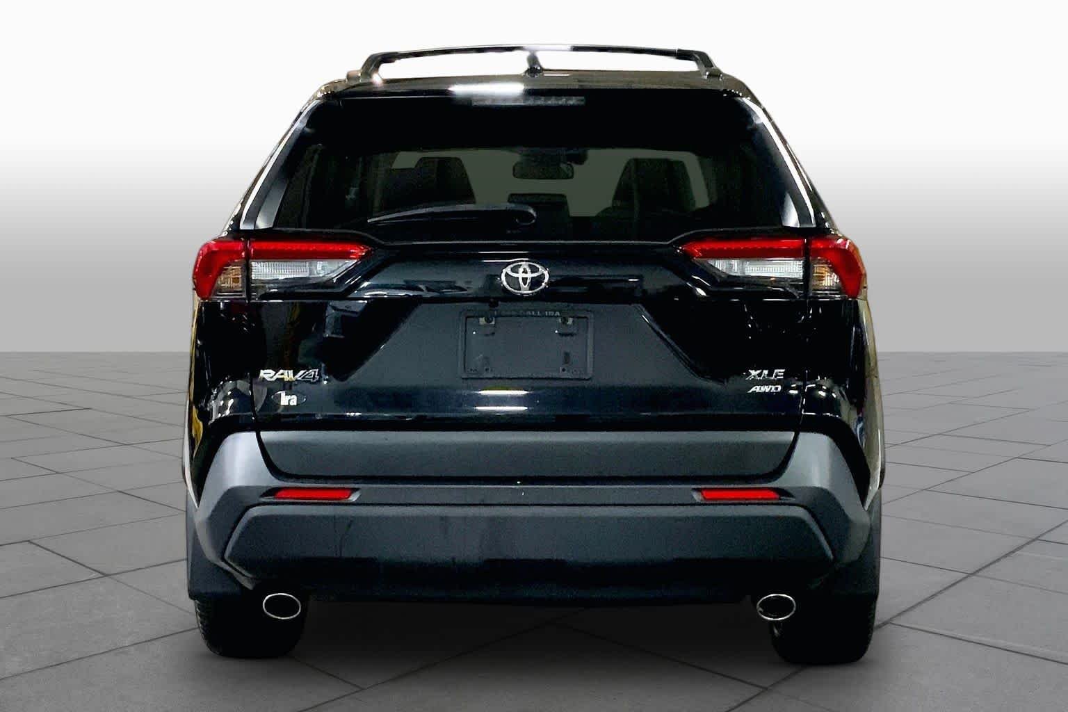 Used 2023 Midnight Black Metallic Toyota XLE Premium image 5