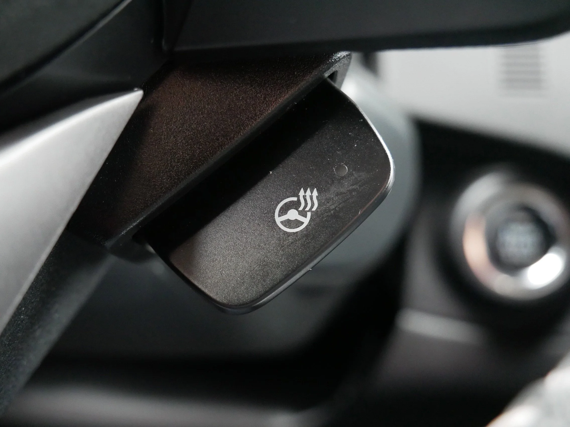 Used 2023 Crystal White Pearl Subaru Limited image 31