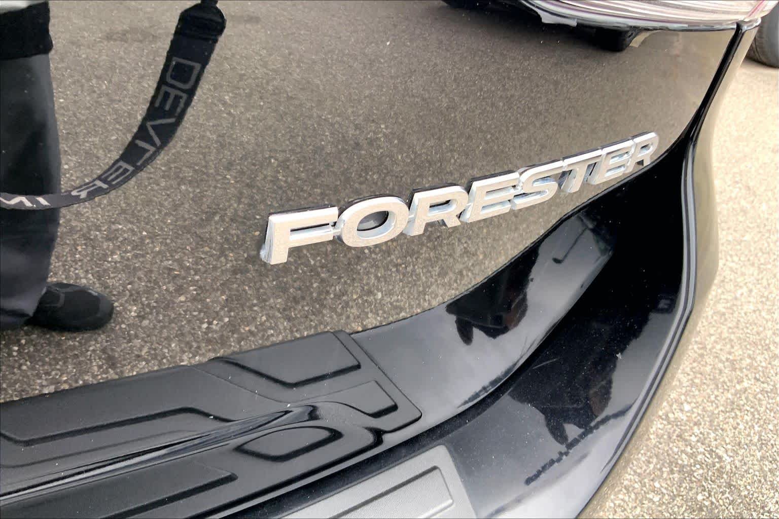 Used 2019 Crystal Black Silica Subaru Premium image 10