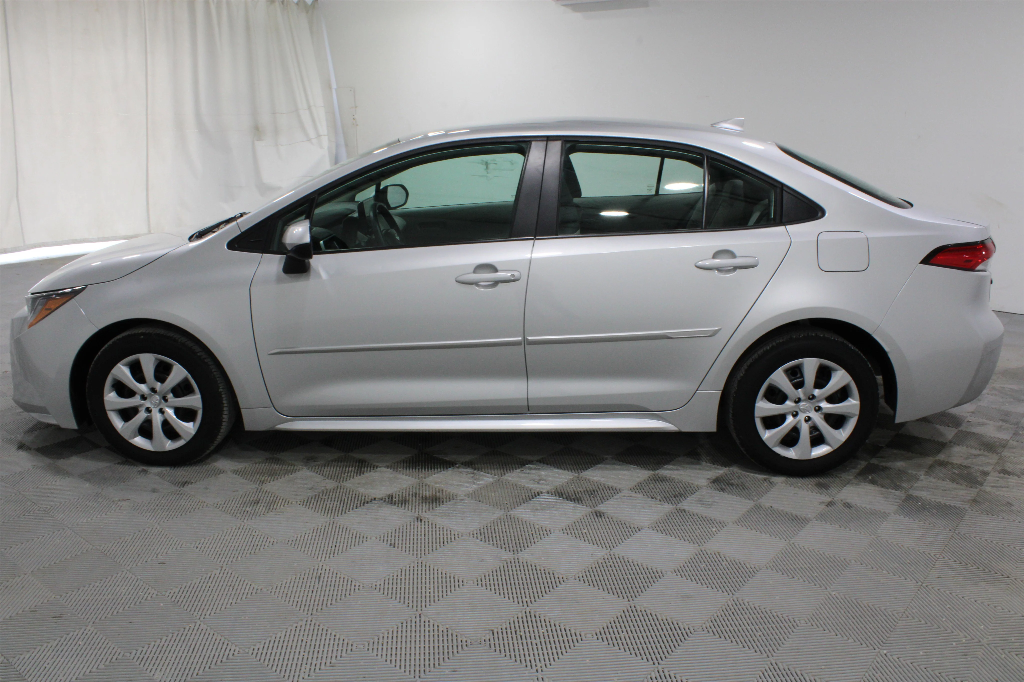 2025 Toyota Corolla LE - Photo 30