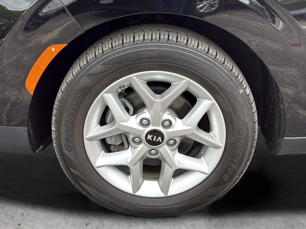 Used 2021 Black Kia S image 9