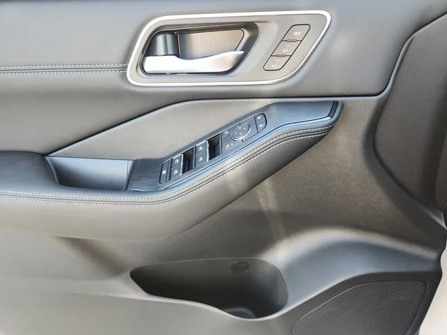 New 2026 Everest White Pearl TriCoat Nissan Platinum image 19