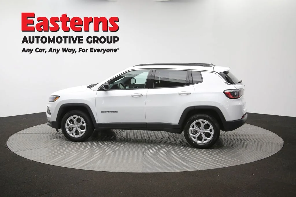 Used 2024 White Jeep Latitude image 56