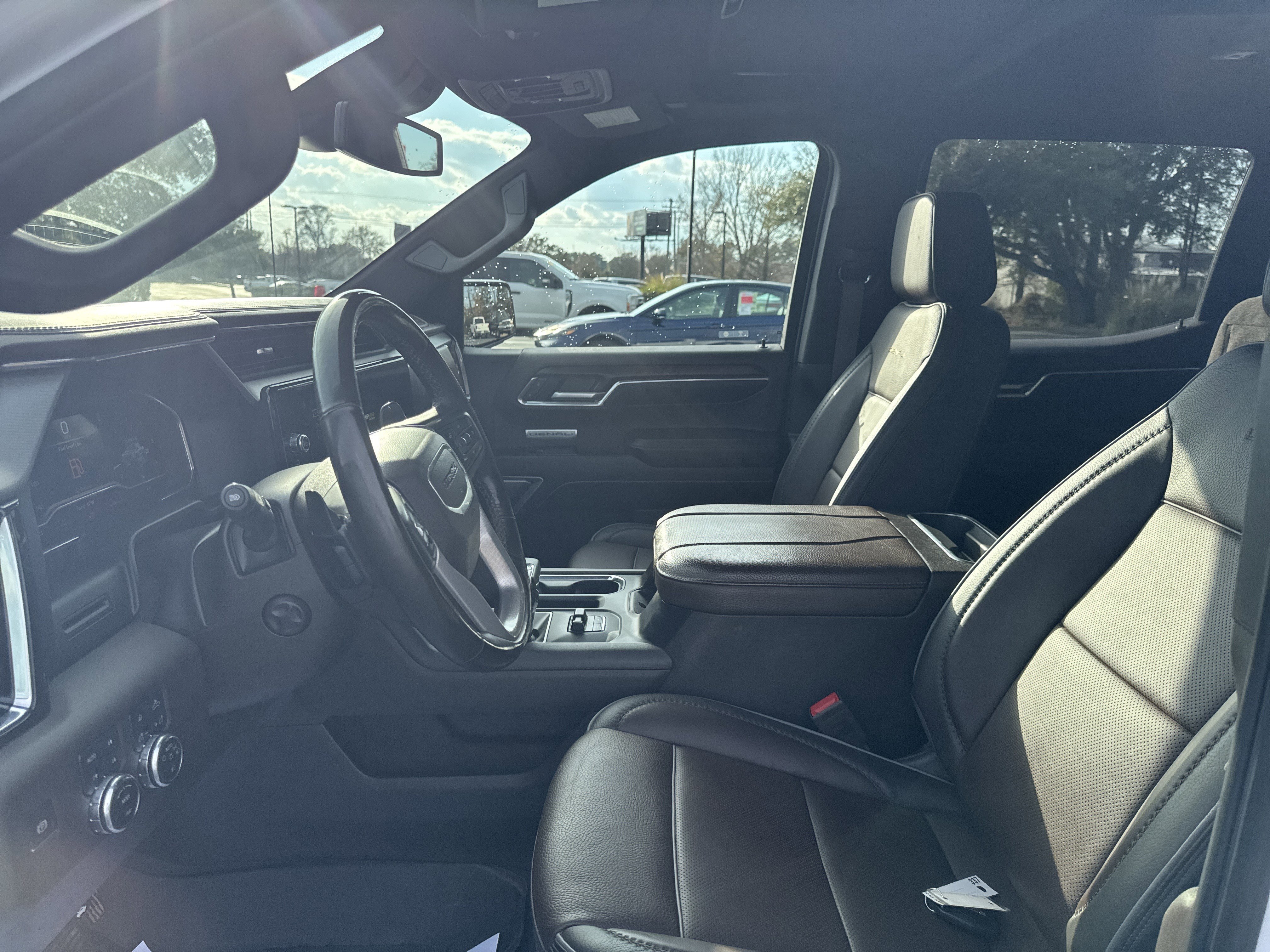 Used 2025 White Frost Tricoat GMC Denali image 13