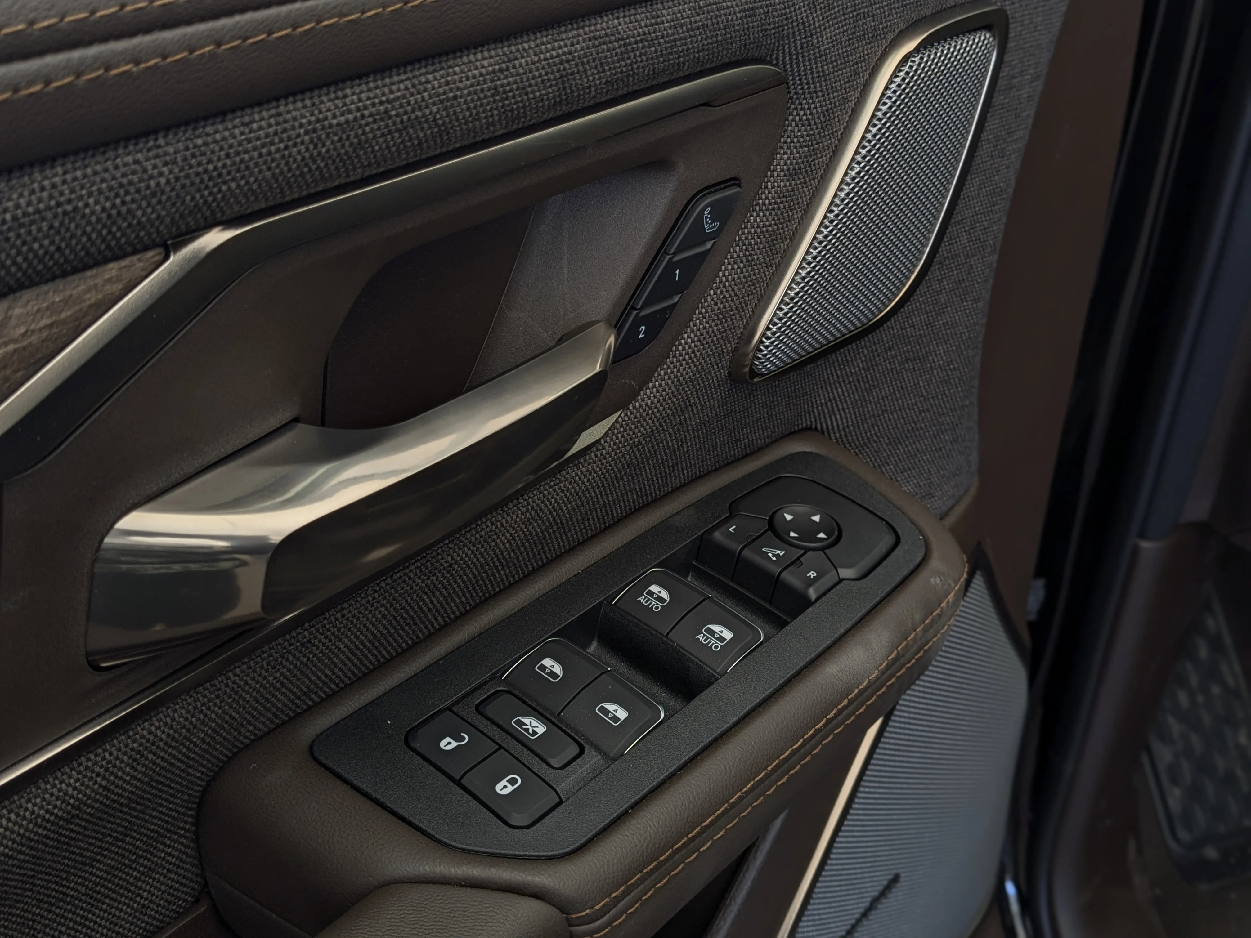 New 2026 Black RAM Limited Longhorn - - Pkg 27K - 5.7L HEMI V8 eTorque - Pano Sunroof - E?Locker Axle & More image 12