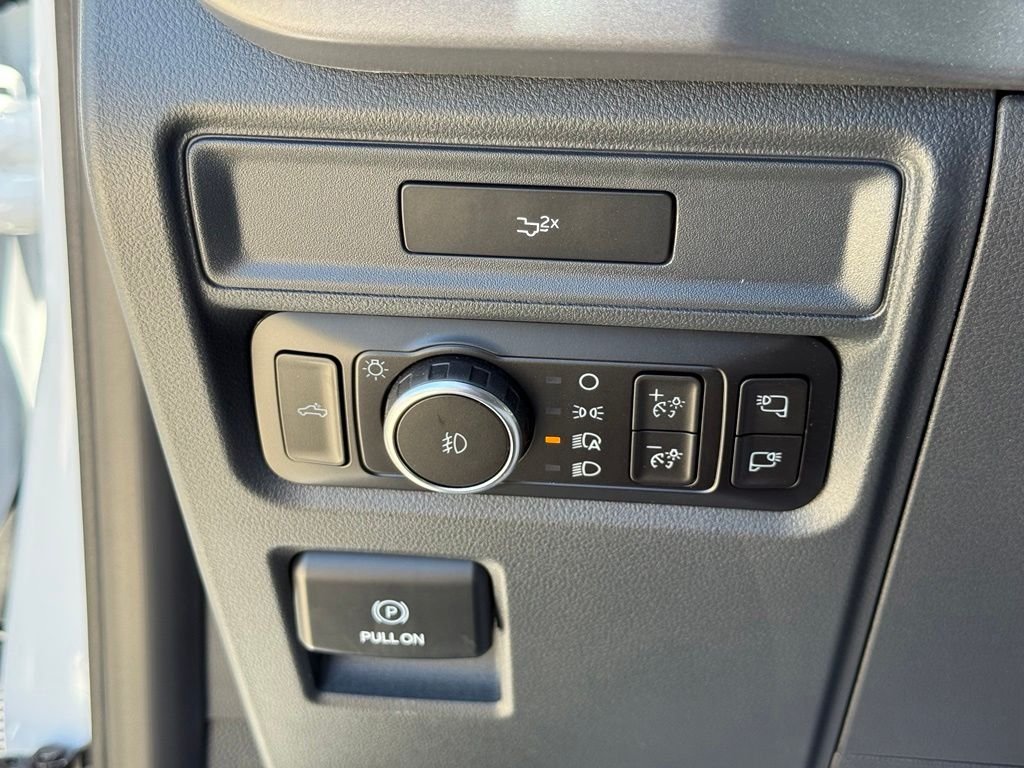 New 2026 Oxford White Ford XLT image 13