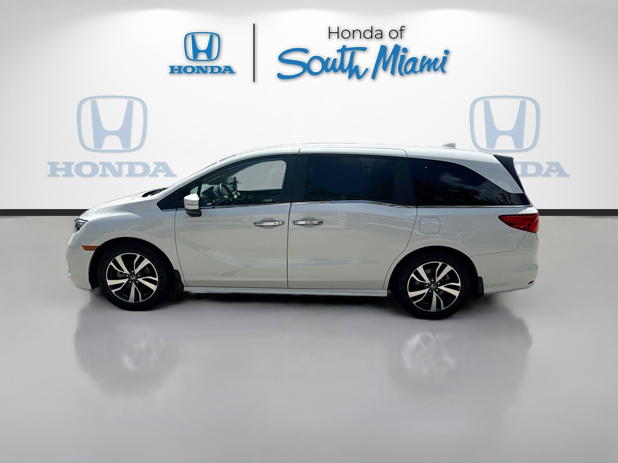 2023 Honda Odyssey Touring - Photo 4