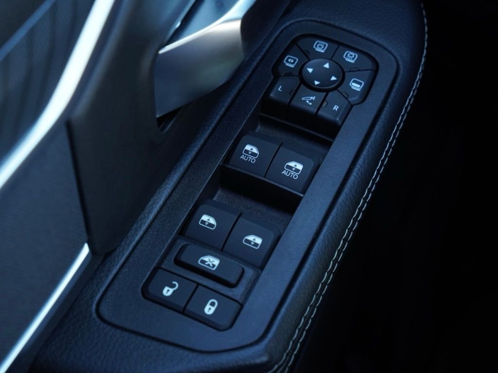 New 2026 Diamond Black Crystal Pearl-Coat Exterior Paint RAM Big Horn Night Edition image 13