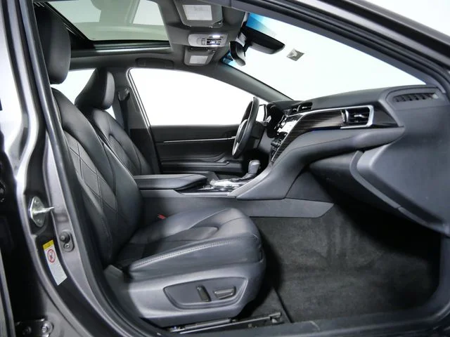 Used 2018 Gray Toyota XLE image 11
