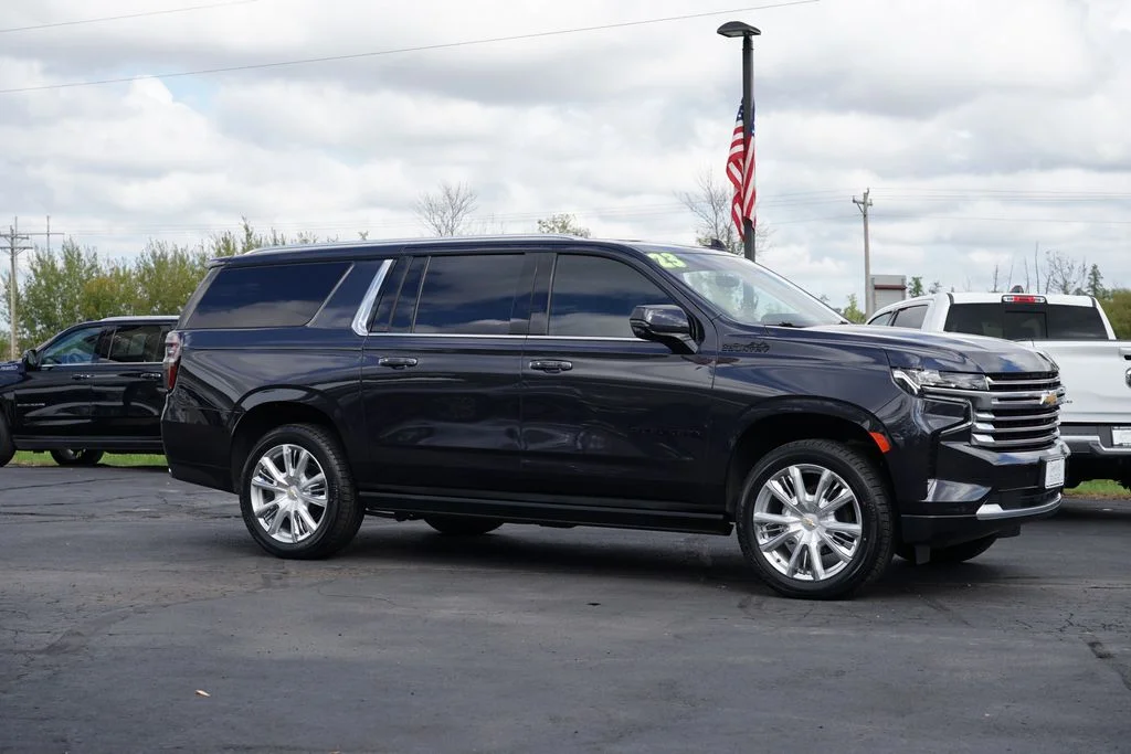 2023 Chevrolet Suburban High Country - Photo 2