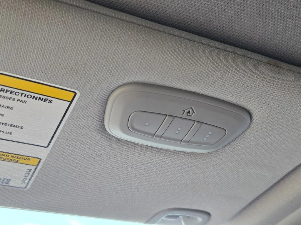 Used 2019 Gray Jeep Latitude Plus image 30