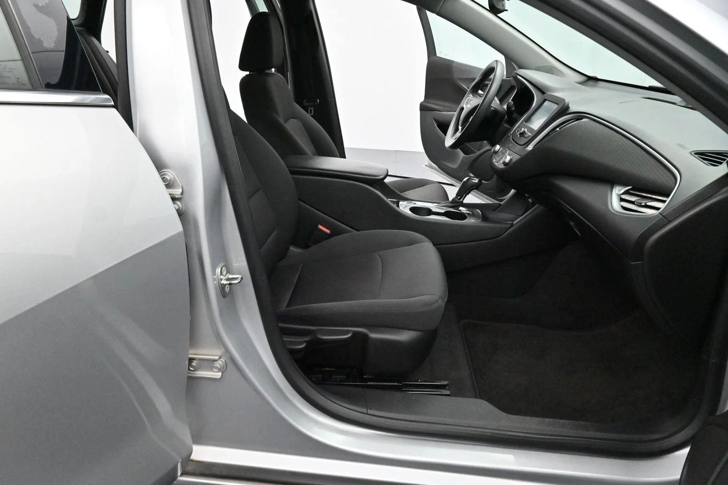 Used 2018 SILVER ICE METALLIC Chevrolet LS image 26