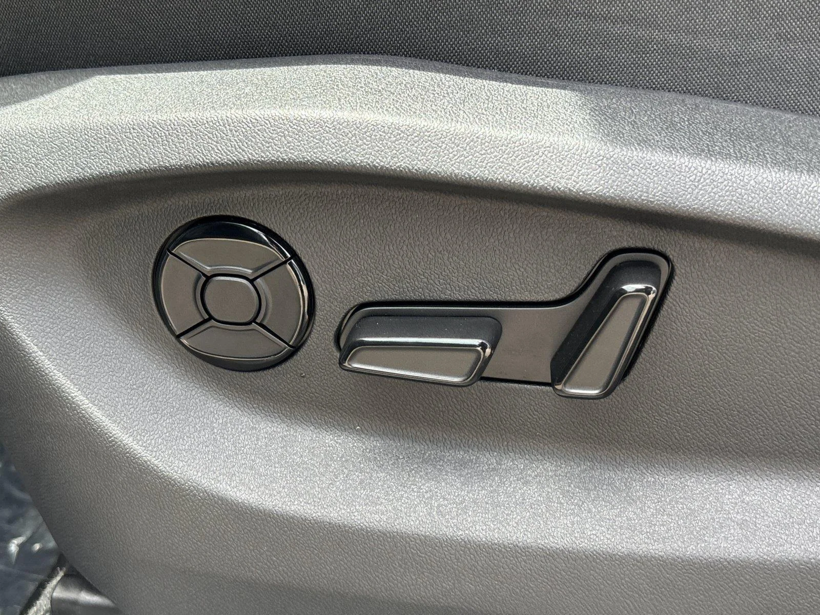 New 2026  Volkswagen SE image 16