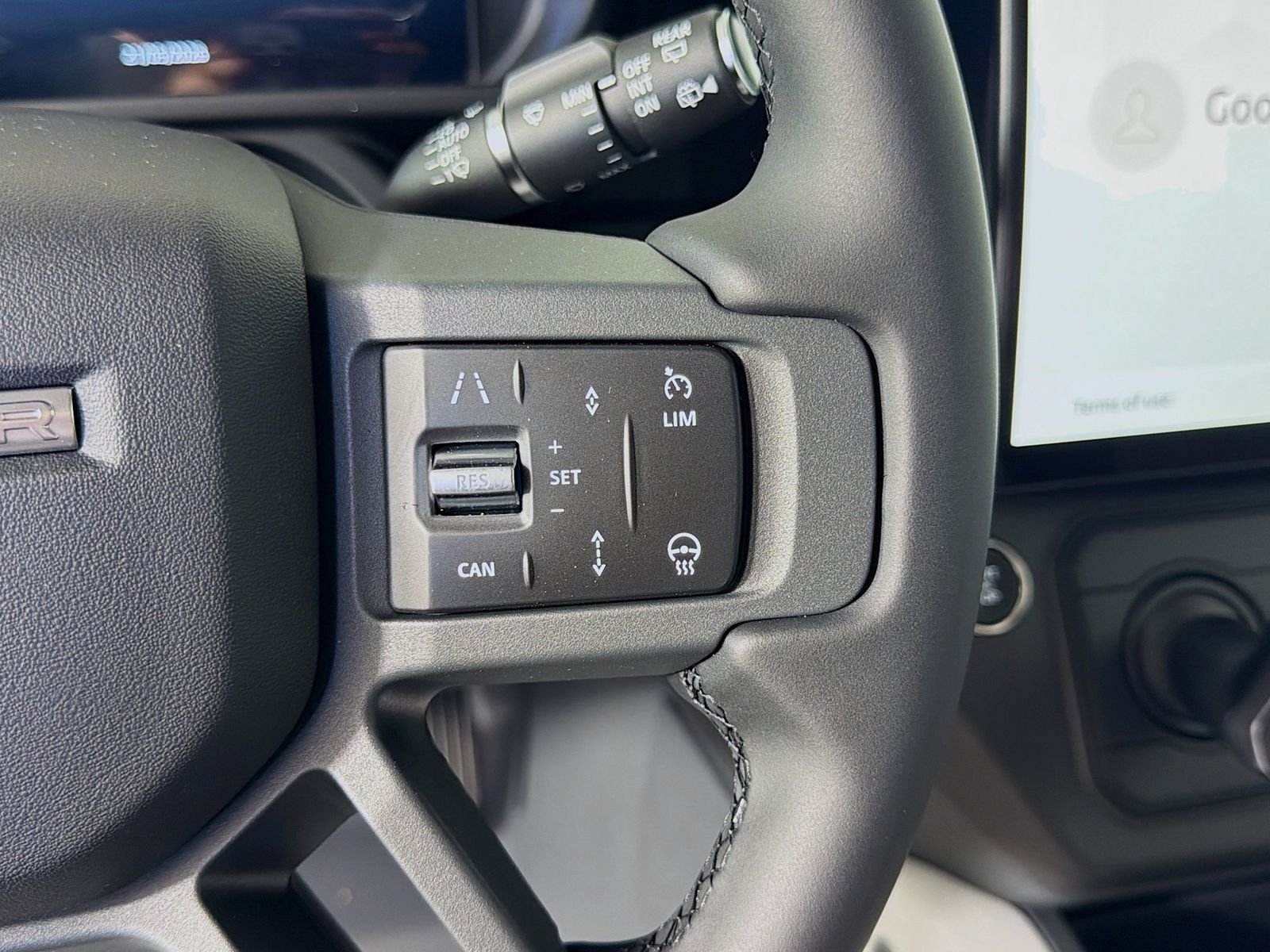 New 2026 Tasman Blue Land Rover X-Dynamic SE image 13