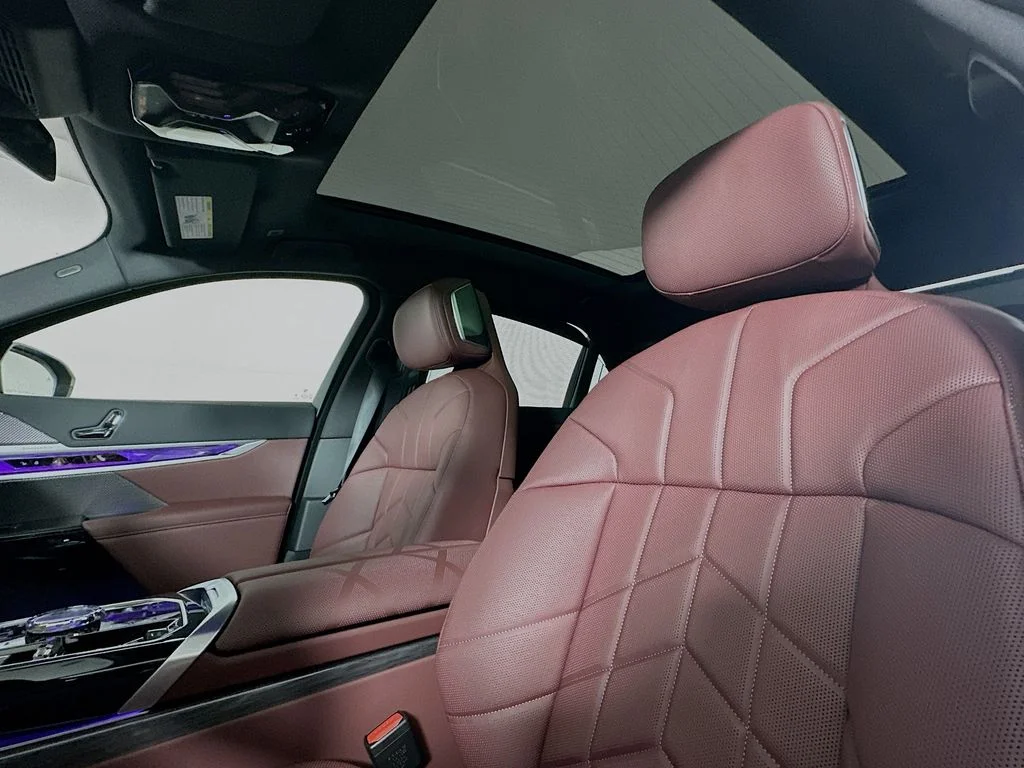2026 BMW 7 Series 760i - Photo 17