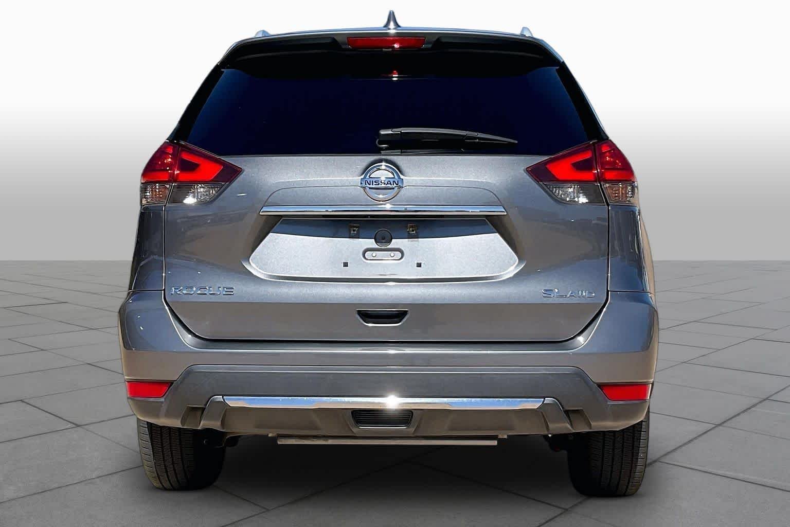 Used 2017 Gun Metallic Nissan SL image 3