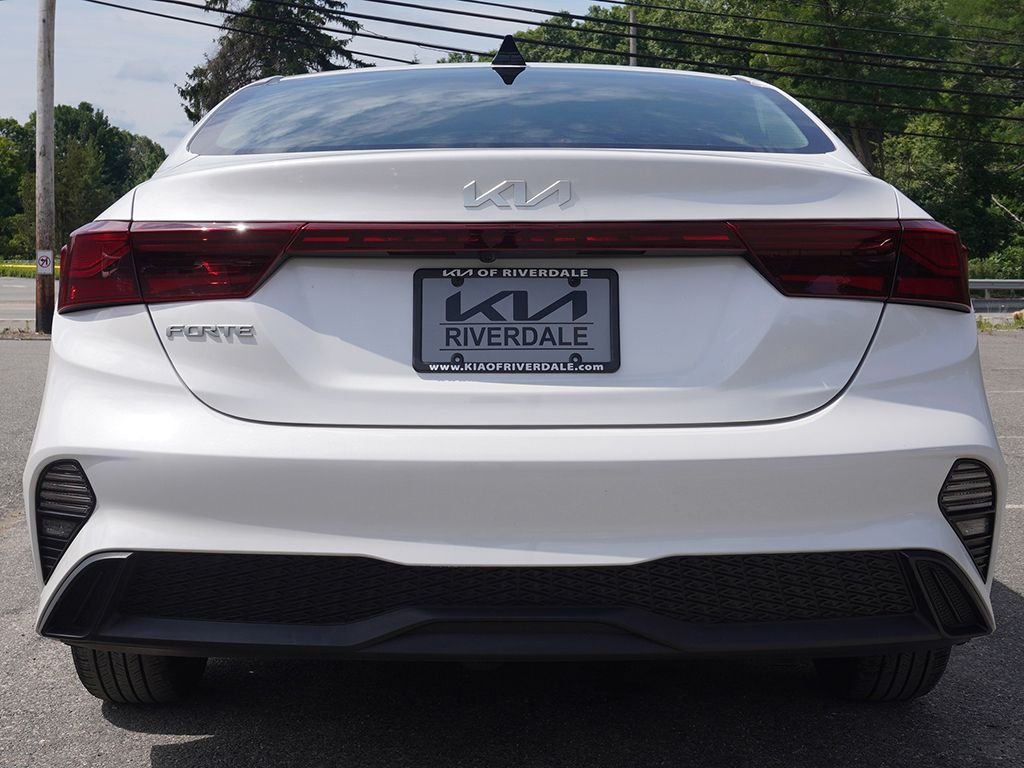 Used 2024 White Kia LXS image 10