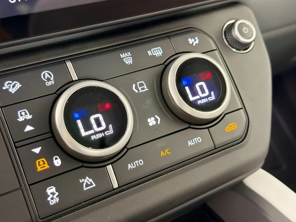 New 2026 Carpathian Grey Land Rover X-Dynamic SE image 16