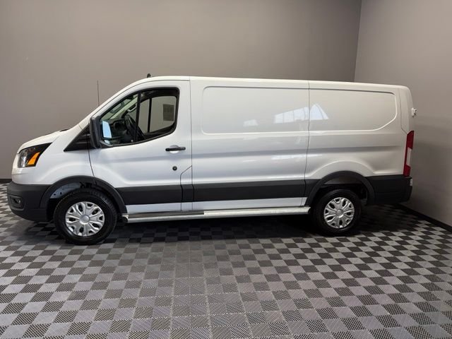 Used 2025 Oxford White Ford Base image 6