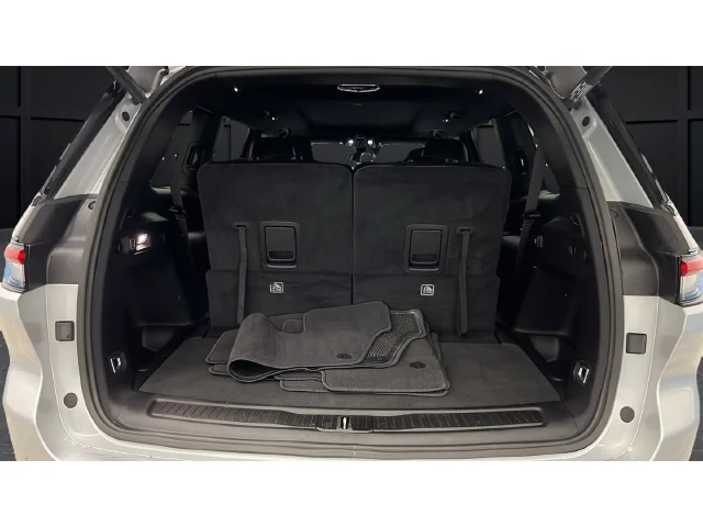 Used 2024 Silver Jeep Limited image 28