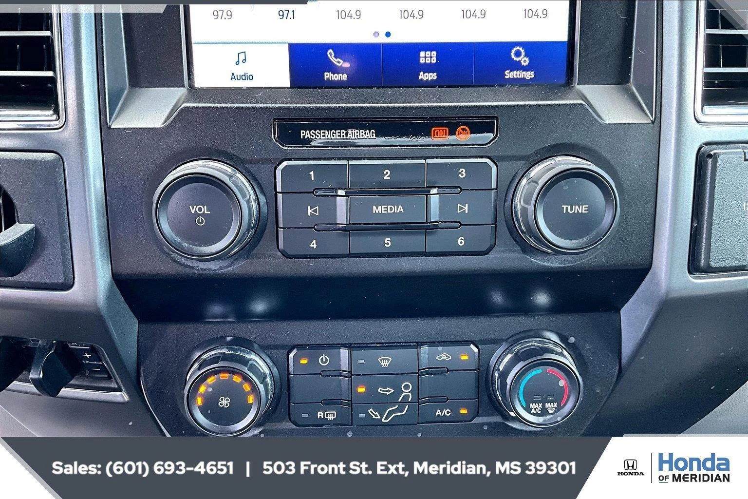 Used 2022 Oxford White Ford XLT image 21