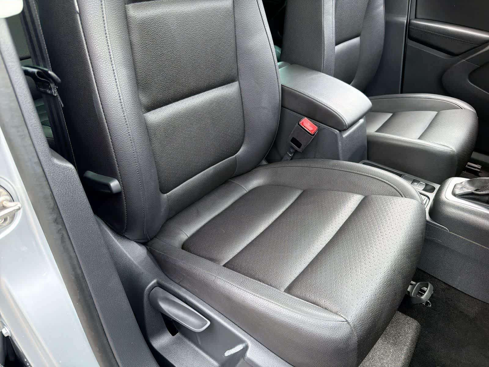 Used 2017 Silver Volkswagen Wolfsburg Edition image 23