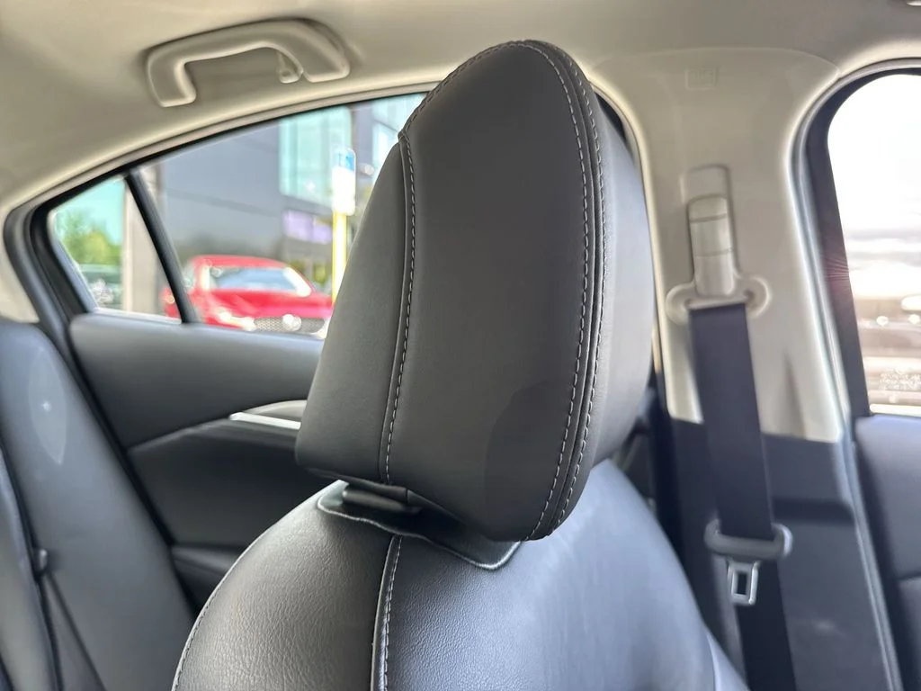 Used 2020 Snowflake White Pearl Mica Mazda Touring image 20