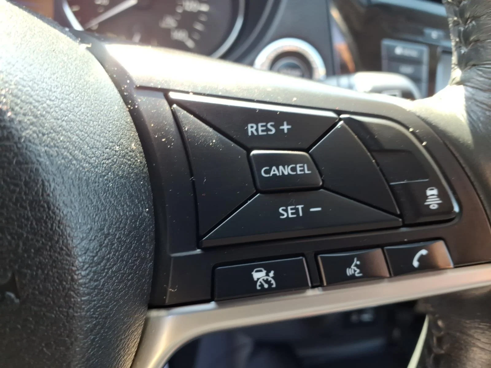Used 2018 Black Nissan AWD SV image 20