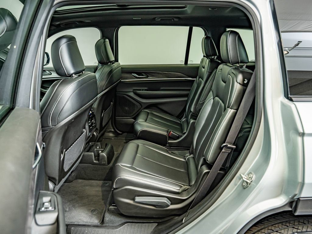 Used 2025 Silver Zynith Jeep Limited image 34