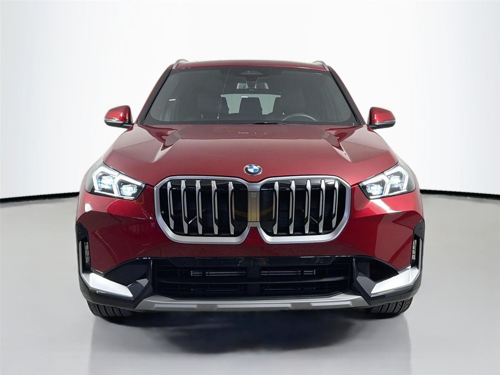 Used 2026 Vegas Red Metallic BMW xDrive28i image 2