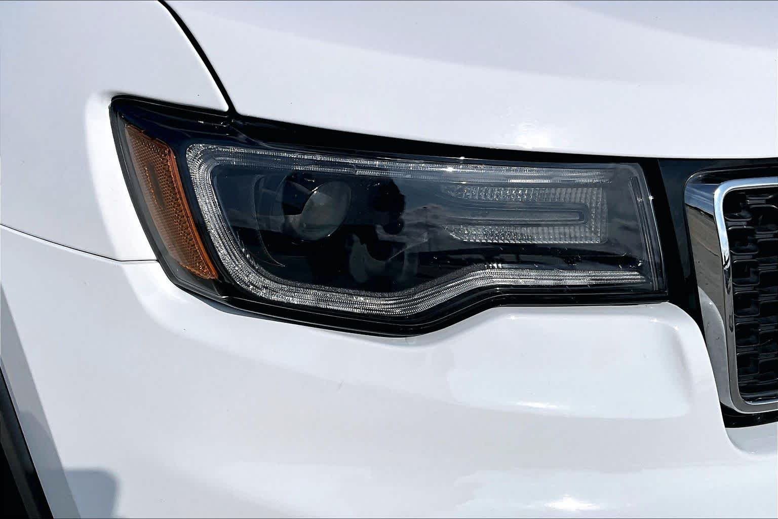 Used 2018 Bright White Clear Coat Jeep Limited image 26