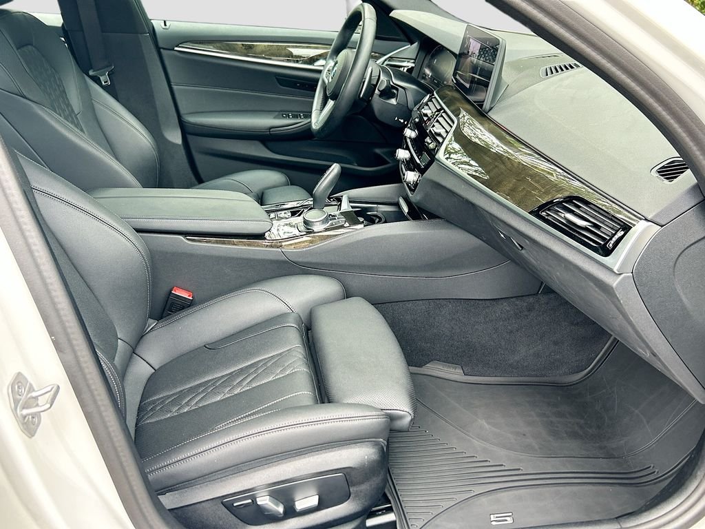 Used 2023 Alpine White BMW 530i xDrive image 30