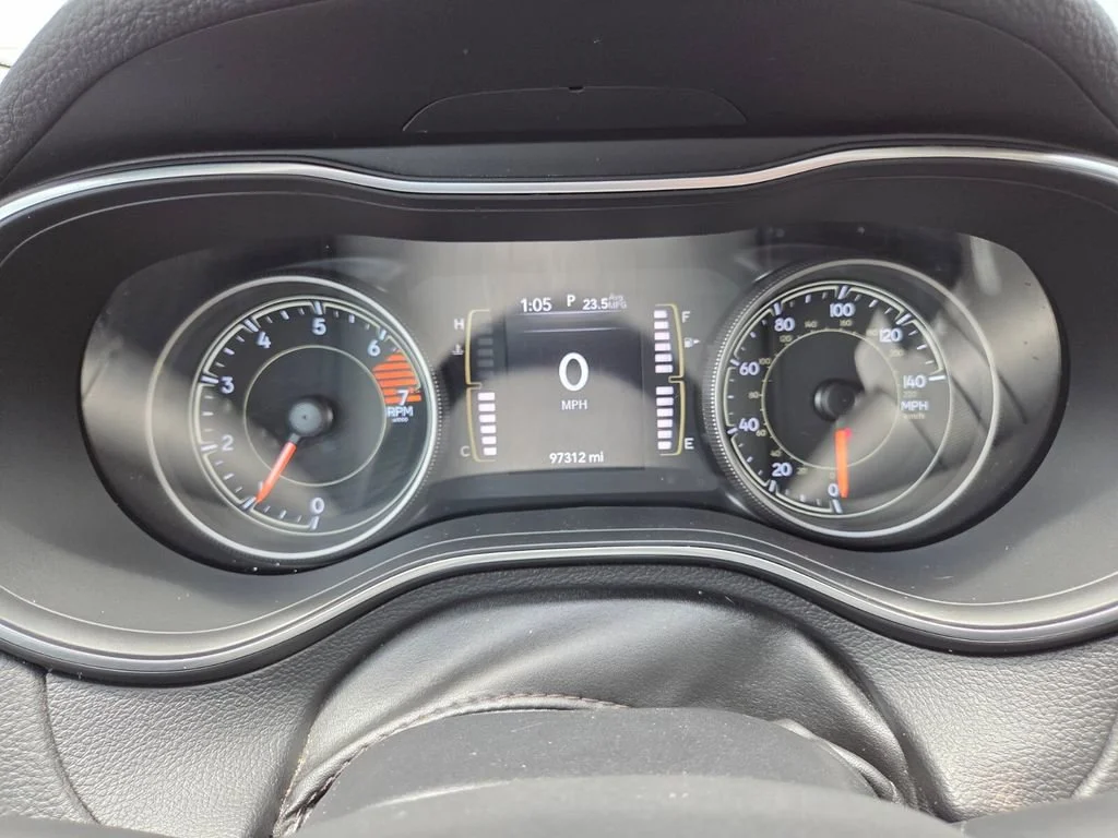 Certified Used 2019 Diamond Black Crystal Pearlcoat Jeep Latitude image 34