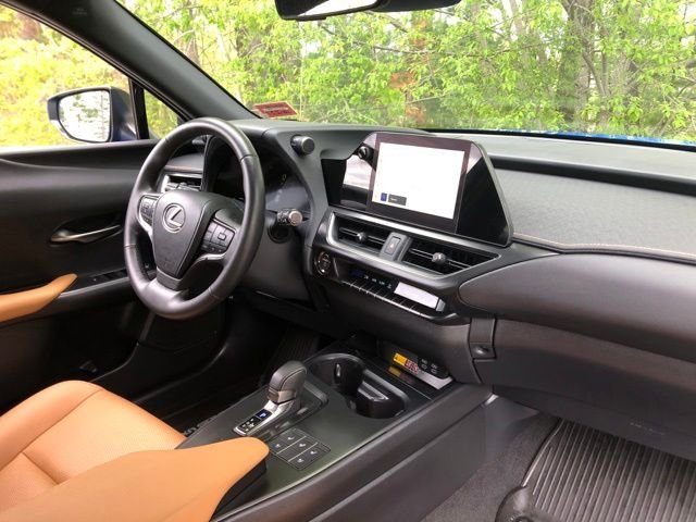 Certified Used 2025  Lexus 300h Premium image 17